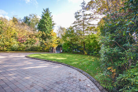 Front Garden / Dr...