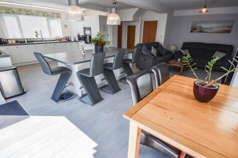 Kitchen-Diner-Lou...