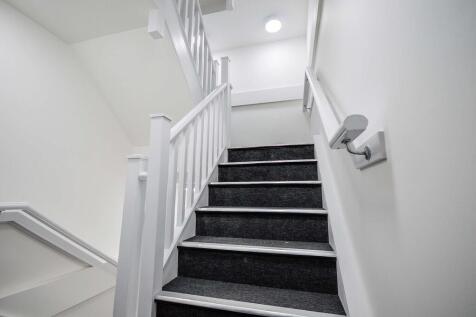 Staris to the apa...