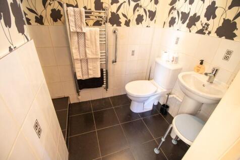 Family bathroom (Ground Floor)