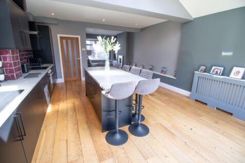 Kitchen thru Lounge