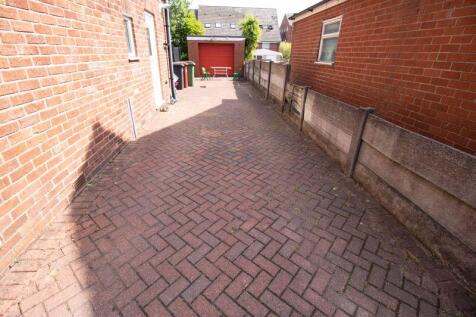 Driveway/Garage