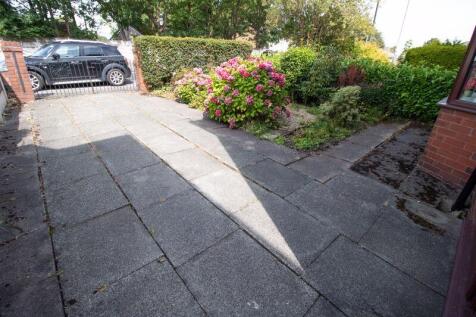Front Driveway/Garden