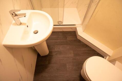 En-suite to the Master bedroom