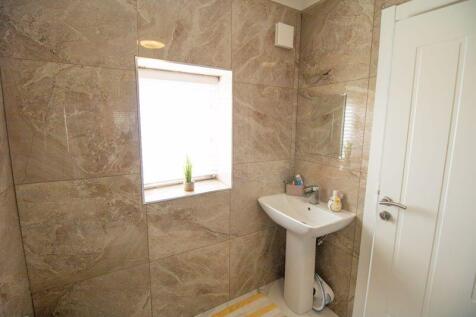 En-suite to Bedroom 2