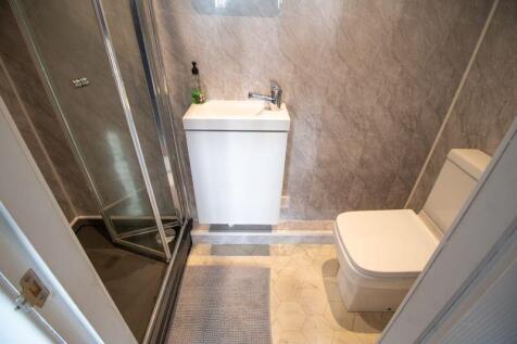 En-suite to the Master bedroom