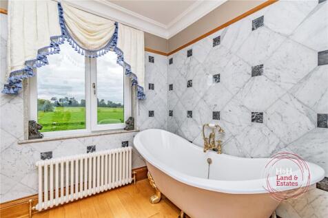 Master Bed. Ensuite