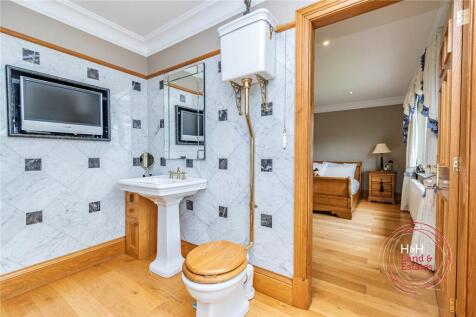 Master Bed. Ensuite