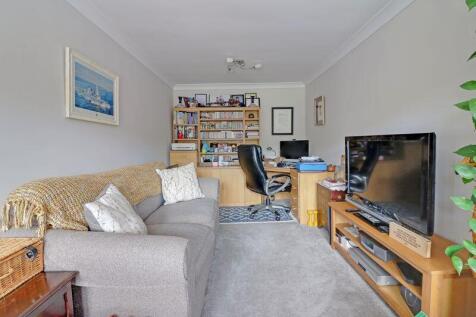 Reception/Bedroom 5