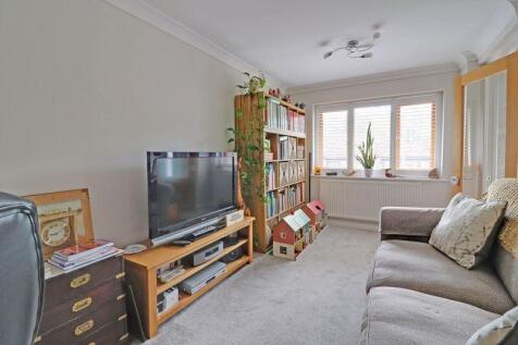 Reception/Bedroom 5