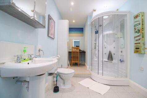 Jack &amp; Jill Bathroom 