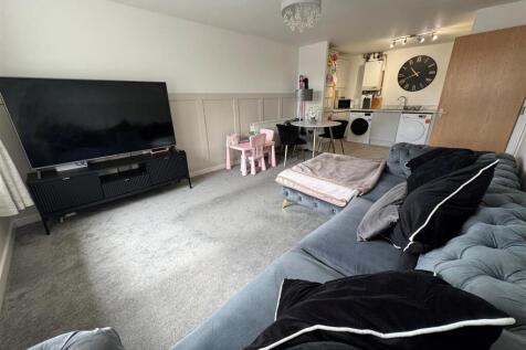 Open Plan Lounge &amp; Kitchen