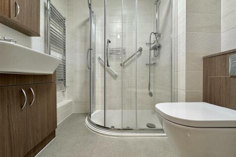 Bathroom/Shower Room