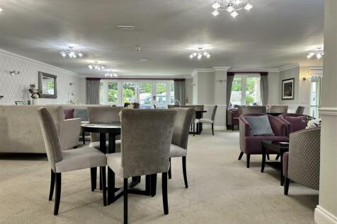 Communal Lounge and Kitchen