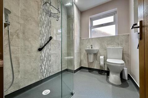 Family Shower Room