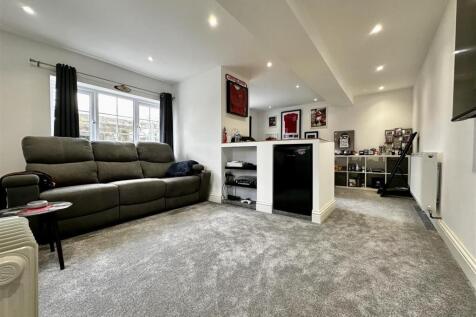 Potential annexe living and bedroom space / party