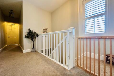 FIRST FLOOR LANDING
