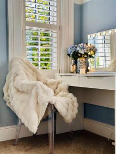 EN-SUITE SHOWER ROOM