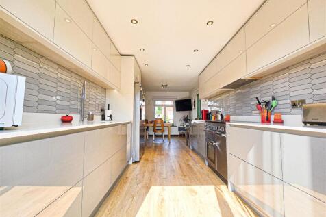 Kitchen &amp; Family Room