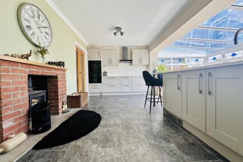 Kitchen / Family Room