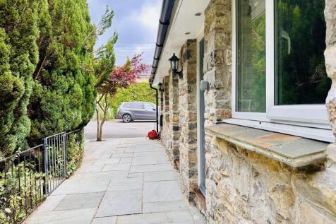 Garage/Worktop and Gym