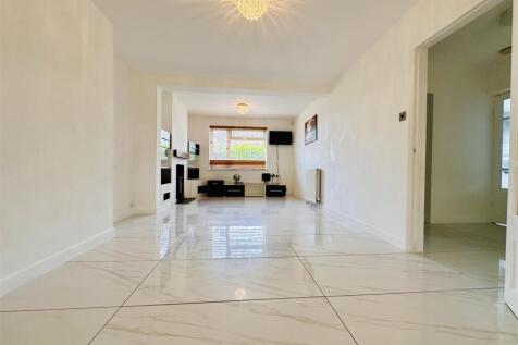 Living Room/Dining