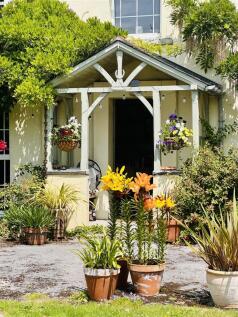 Entrance Snug