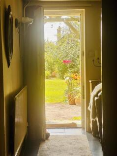 Entrance Snug