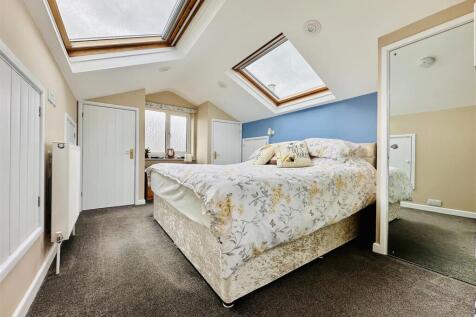 Main Bedroom (Bedroom 4)