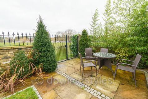 Rear patio garden.