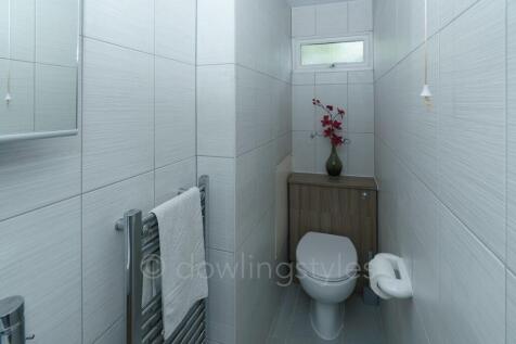 Shower room.