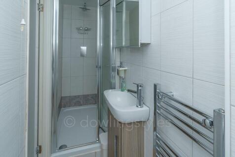 Shower room.