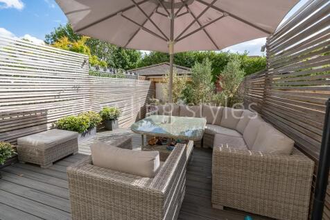 Rear patio garden.