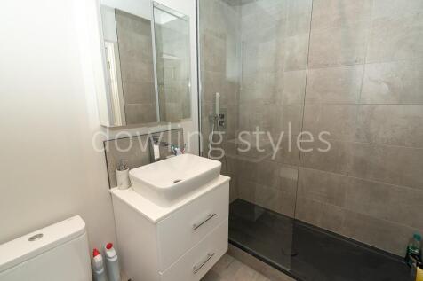 Bedroom 1 ensuite.