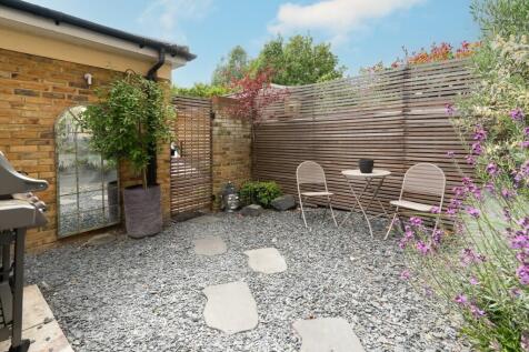 Rear patio garden.