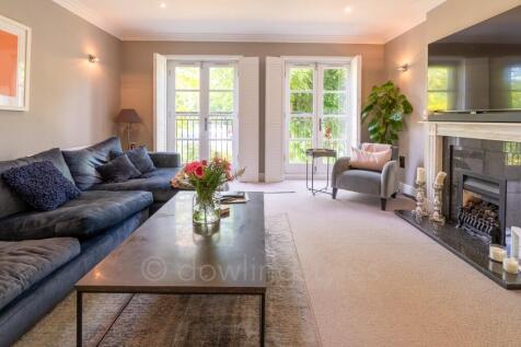 Reception room.