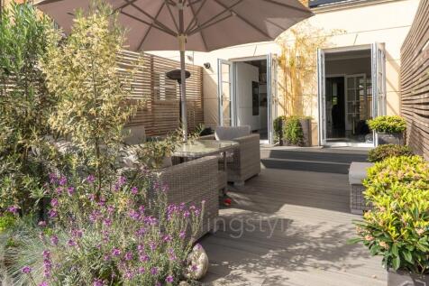 Rear patio garden.