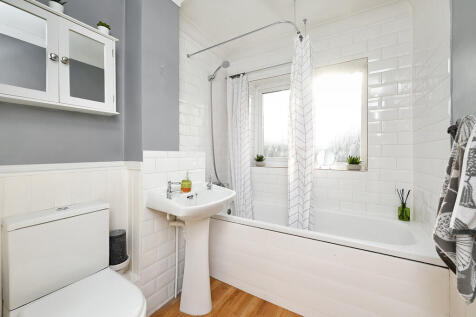 2 Selwyn Drive (9...