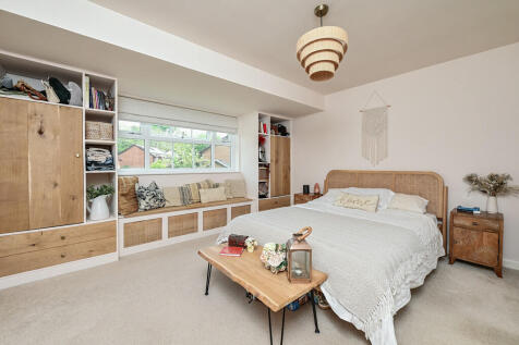 36 Queensbury Pla...