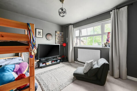 36 Queensbury Pla...