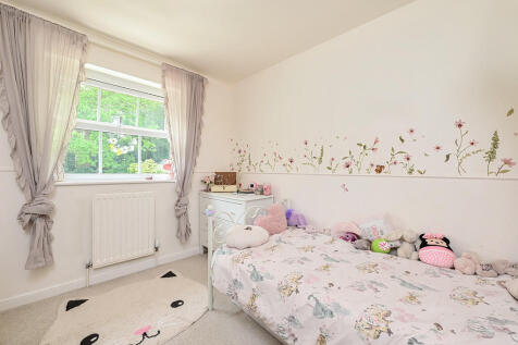 36 Queensbury Pla...