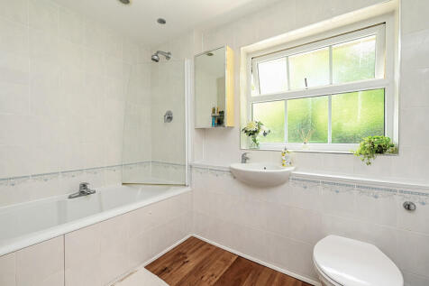 36 Queensbury Pla...