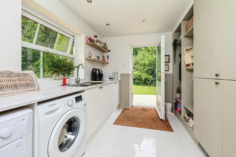 36 Queensbury Pla...