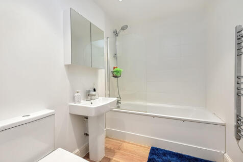 Flat 8 Manor Hous...