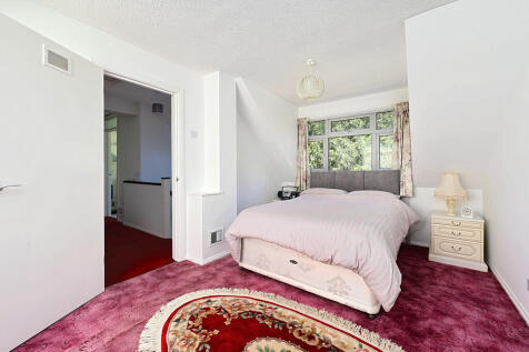 3 Maybrick Close ...