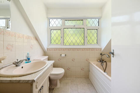 3 Maybrick Close ...