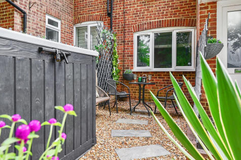 15 Shaftesbury Mo...