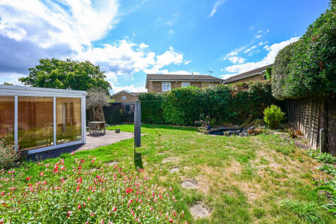 37 Ryecroft Garde...