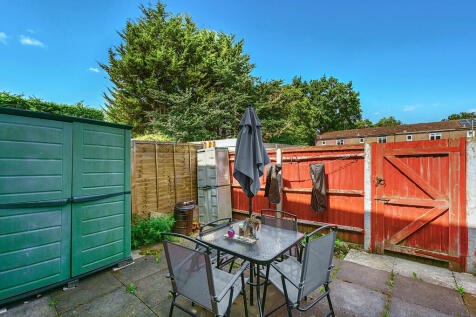 24 Hearsey Garden...