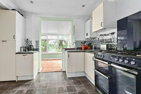 10 Fernhill Close...